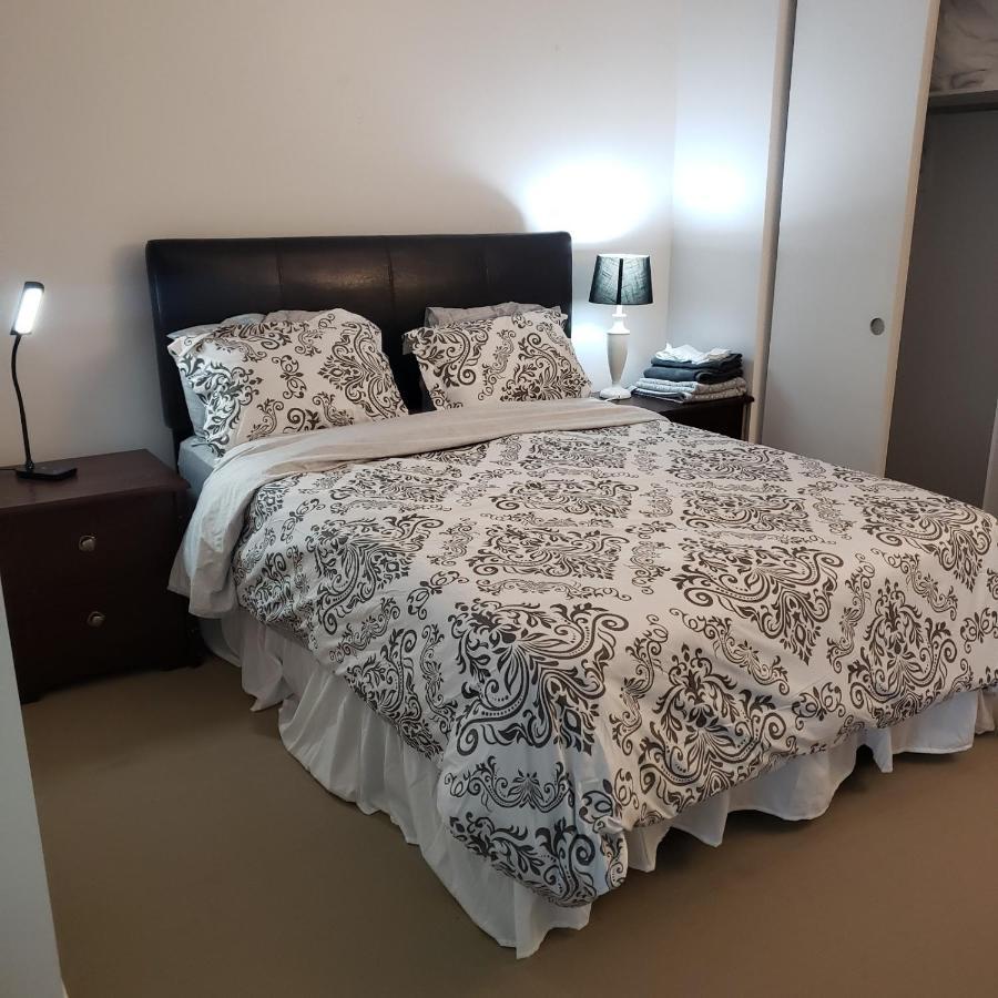 Lovely Guest Entire Apartment Minutes From Ottawa Airport Esterno foto