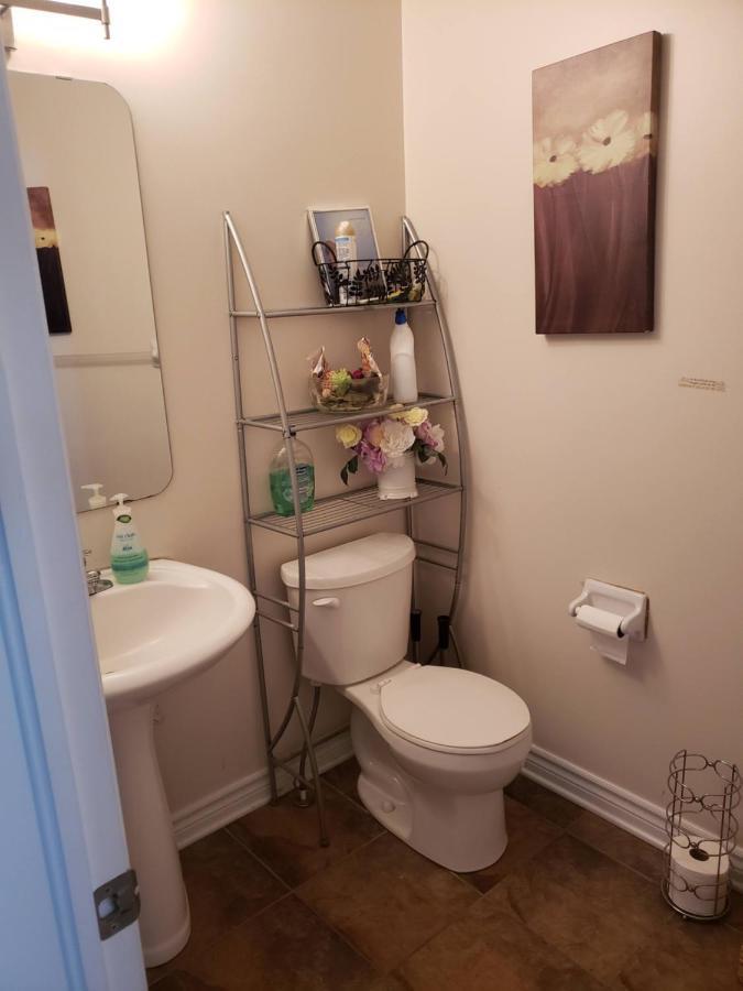 Lovely Guest Entire Apartment Minutes From Ottawa Airport Esterno foto