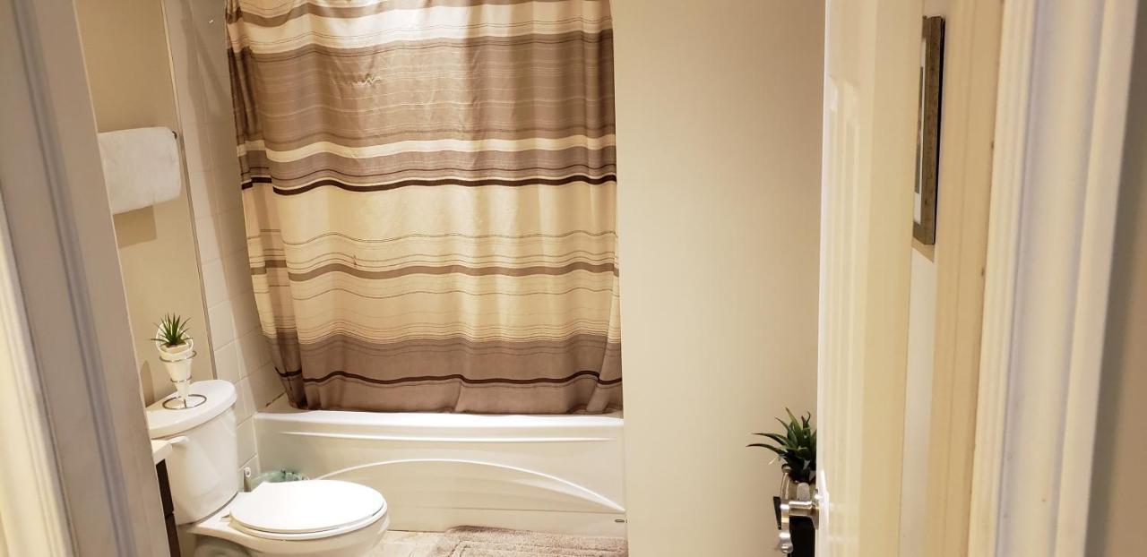 Lovely Guest Entire Apartment Minutes From Ottawa Airport Esterno foto