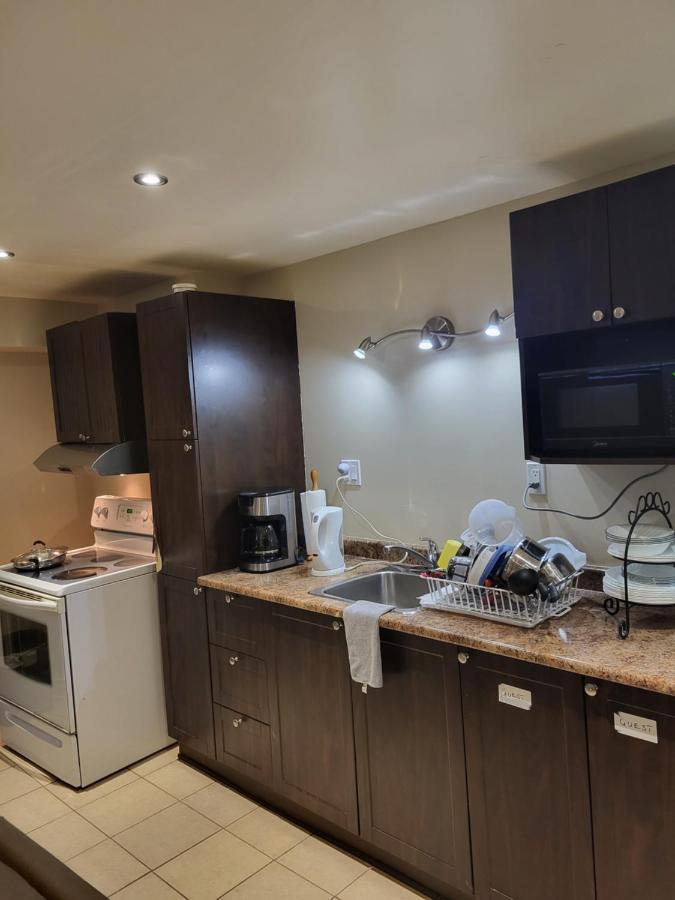 Lovely Guest Entire Apartment Minutes From Ottawa Airport Esterno foto