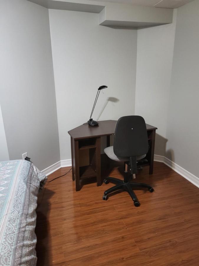 Lovely Guest Entire Apartment Minutes From Ottawa Airport Esterno foto