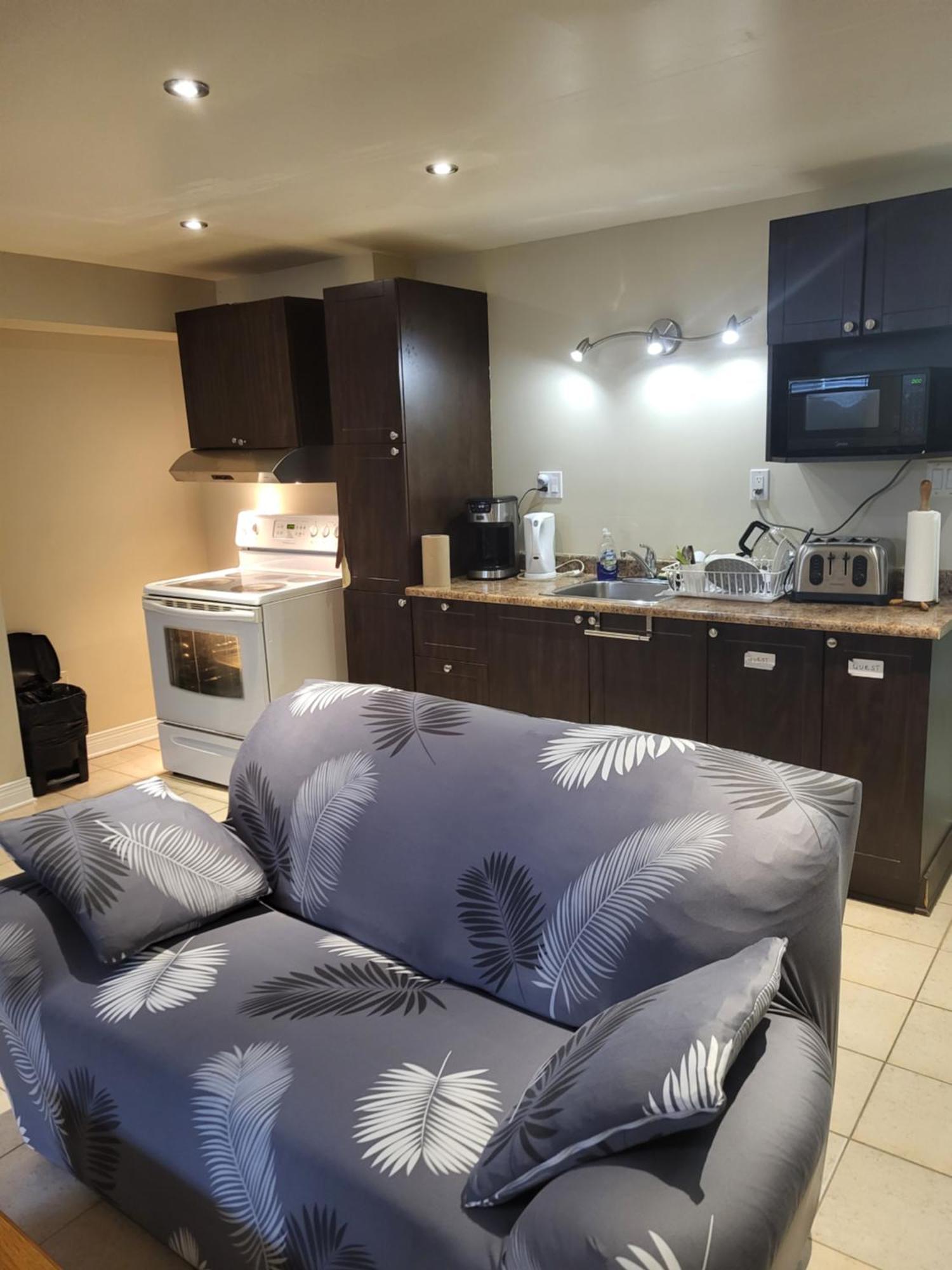 Lovely Guest Entire Apartment Minutes From Ottawa Airport Esterno foto